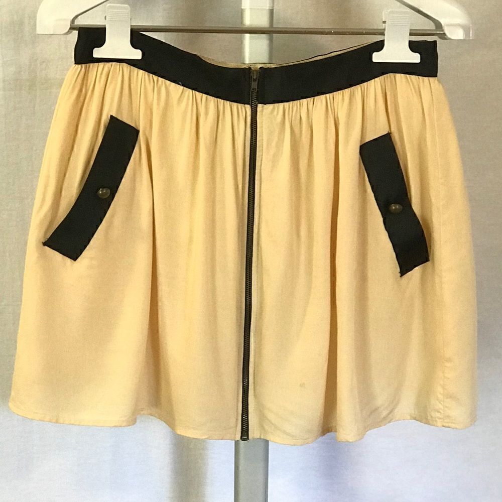 Tan Front Zipper Skirt w/ Pockets